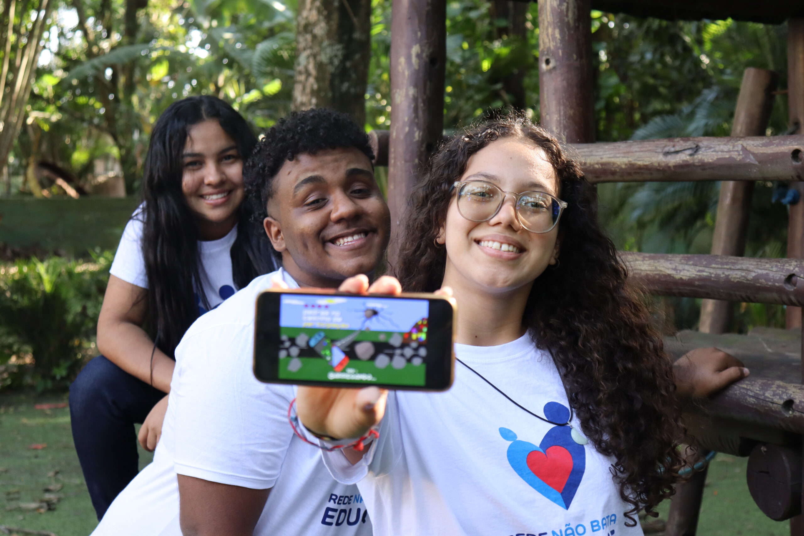 Estudantes brasileiros criam jogo de celular para cegos - 19/04/2016 - UOL  Start